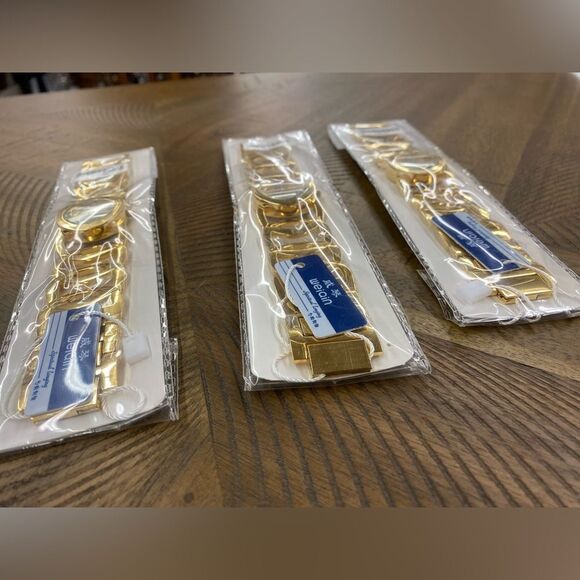 New gold circle Watch - Women's - Picture 4 of 4